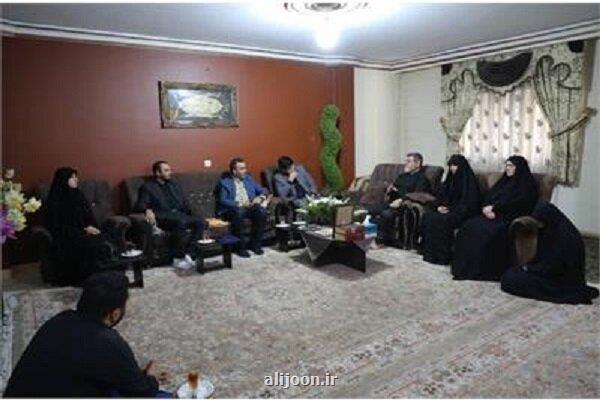 مسئولان وزارت کار به دیدار خانواده های شهدای جنگ دوازده روزه رفتند