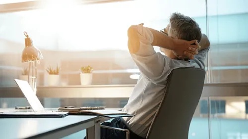 حرفه ای ها در روز های سخت دوام می آورند