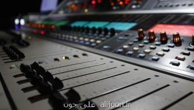 پخش صوتی و تصویری یك برنامه همزمان از رادیو و فضای مجازی